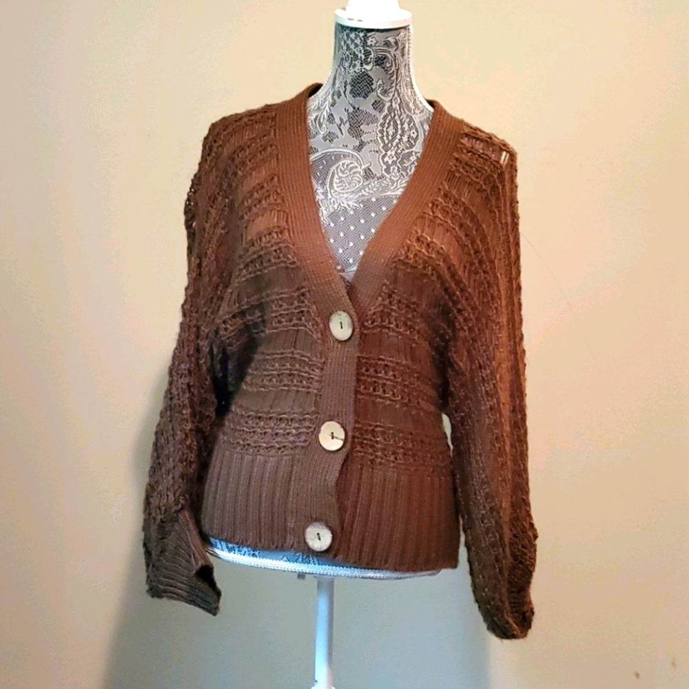 New,Unio brown Women's sweater,size med